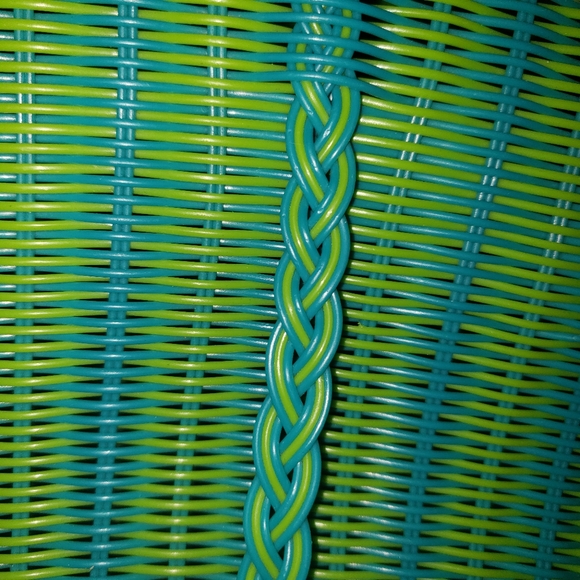 Weaved Plastic Tote Unbranded GUC - Picture 4 of 5